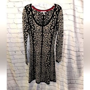Victoria’s Secret Leopard Animal Print Sweater Dresss Sz Small Crew Neck Midi